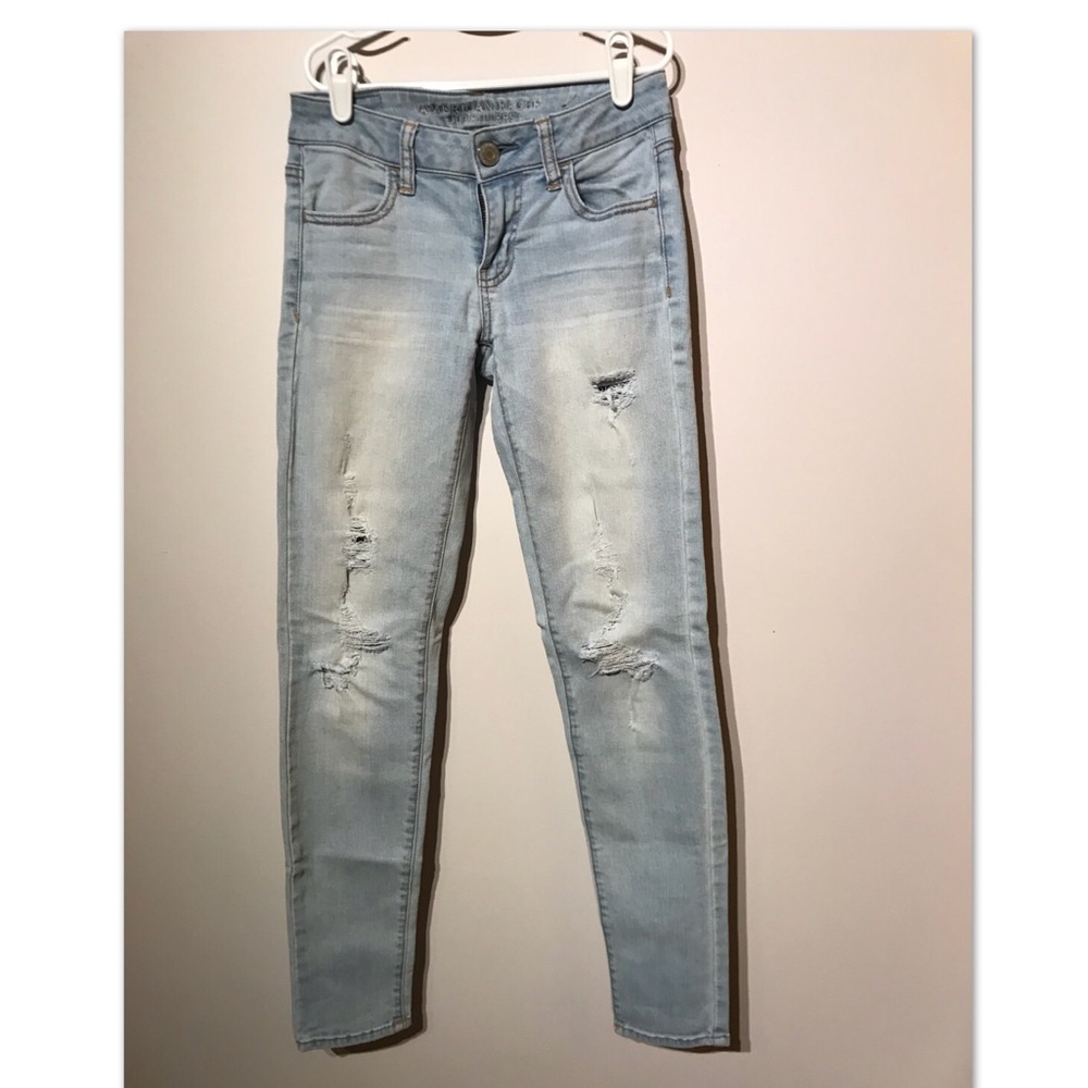 Distressed light wash American Eagle jeans